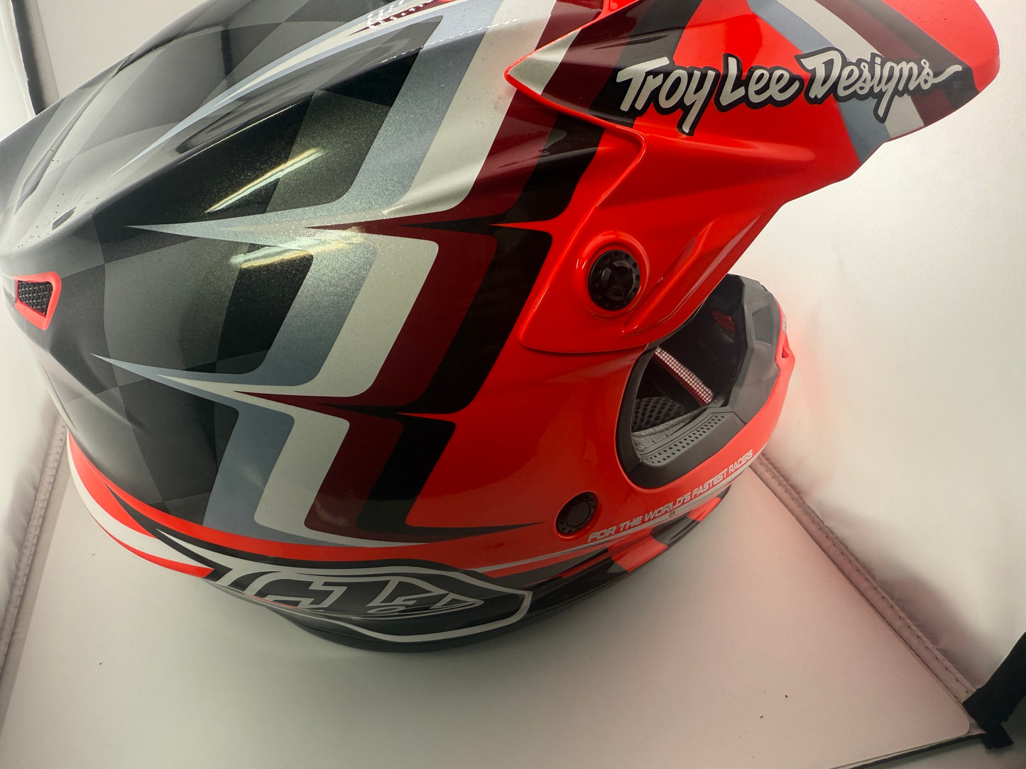 Troy Lee Designs Youth Large Helmet with MIPS SE4 Polyacrylite (Worn Once)